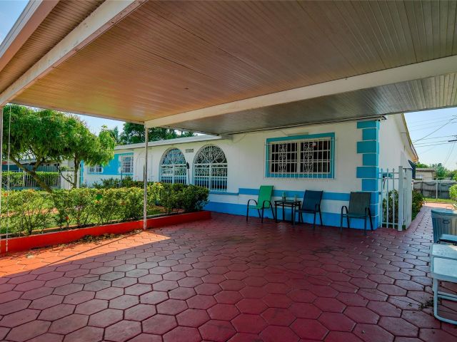 Продажа дома по адресу 17800 NW 8th Ave - фото 5720789