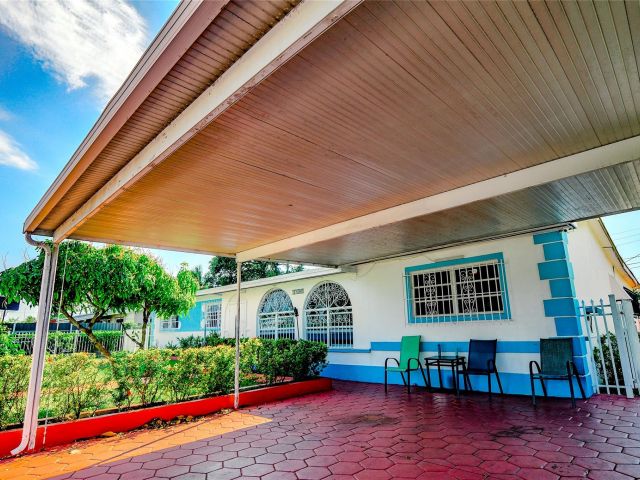 Продажа дома по адресу 17800 NW 8th Ave - фото 5720790