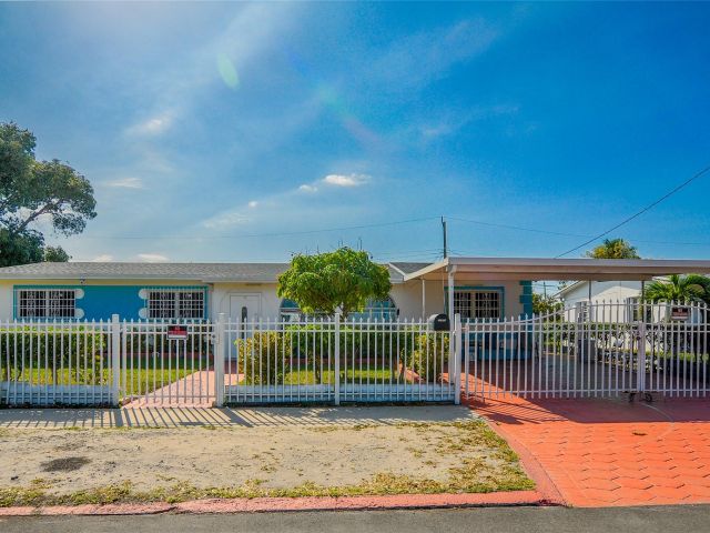 Продажа дома по адресу 17800 NW 8th Ave - фото 5720791