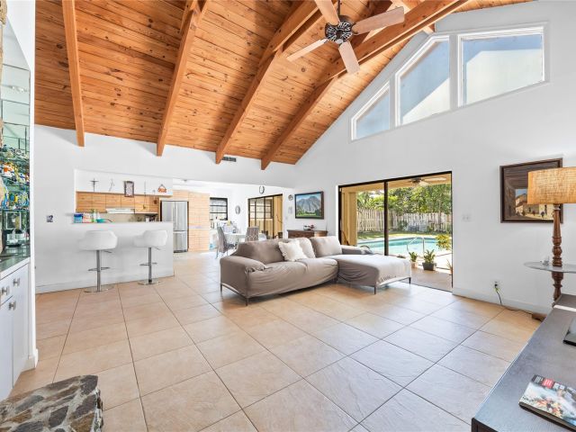 Продажа дома по адресу 820 SW 20th St - фото 5589388