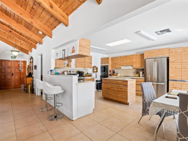 Продажа дома по адресу 820 SW 20th St - фото 5589394