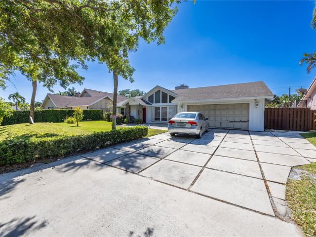 Продажа дома по адресу 820 SW 20th St - фото 5589397