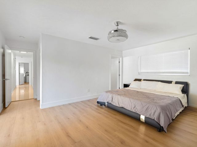Продажа дома по адресу 21310 NE 19th Avenue - фото 5554617