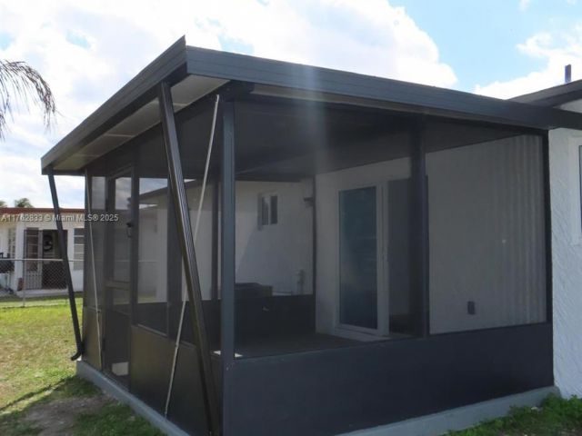 Продажа дома по адресу 95 SW 17th Ter - фото 5595693