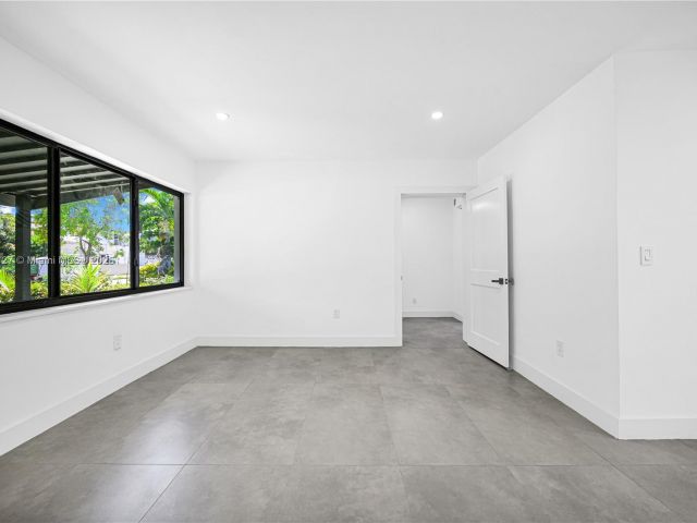 Продажа дома по адресу 2261 SW 26th St - фото 6050564