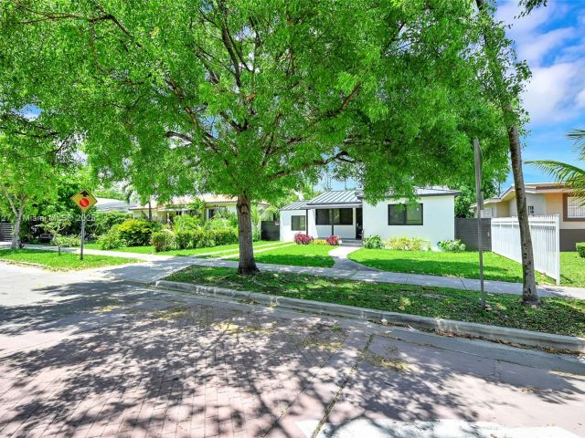 Продажа дома по адресу 2261 SW 26th St - фото 6050567