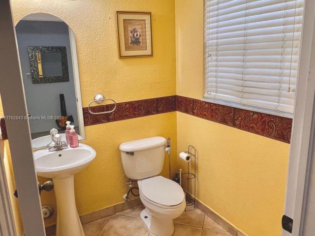 Продажа дома по адресу 11512 NW 48th Ter . - фото 5774599