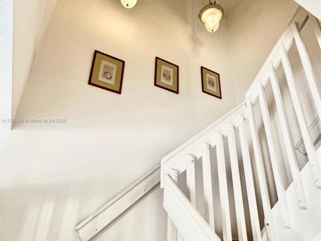 Продажа дома по адресу 11512 NW 48th Ter . - фото 5774601