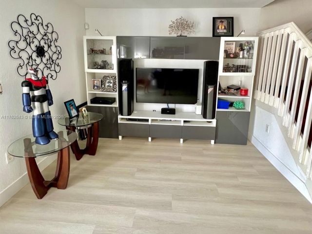 Продажа дома по адресу 11512 NW 48th Ter . - фото 5774603