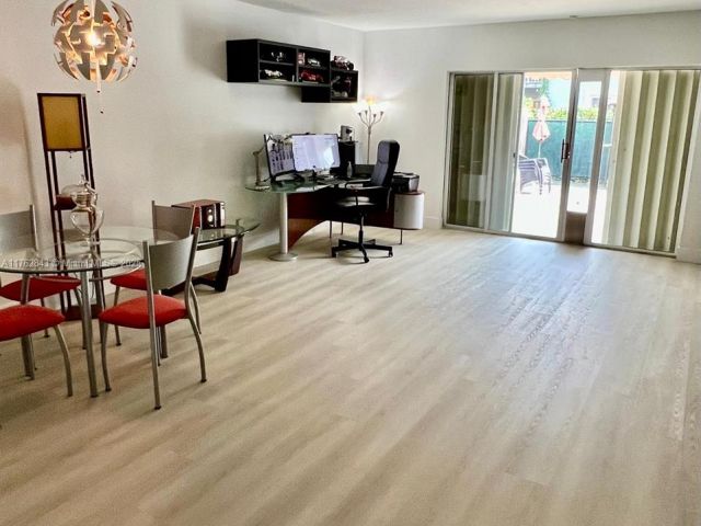 Продажа дома по адресу 11512 NW 48th Ter . - фото 5774606