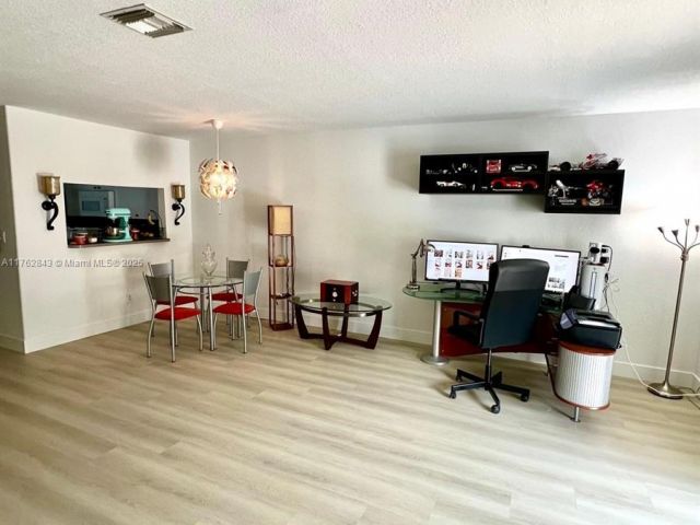 Продажа дома по адресу 11512 NW 48th Ter . - фото 5774607