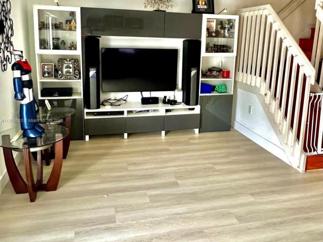 Продажа дома по адресу 11512 NW 48th Ter . - фото 5774608