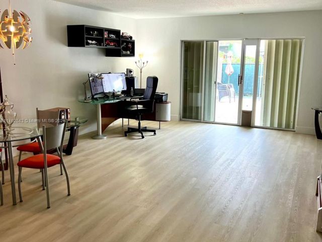 Продажа дома по адресу 11512 NW 48th Ter . - фото 5774609