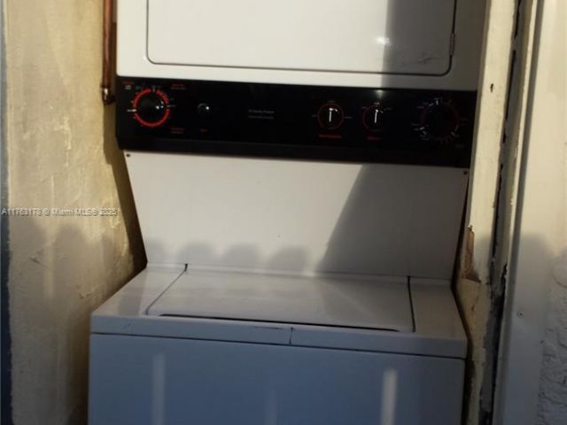 Продажа дома по адресу 27 SW 7th St - фото 5523053