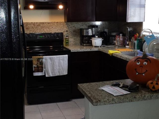 Продажа дома по адресу 27 SW 7th St - фото 5523056