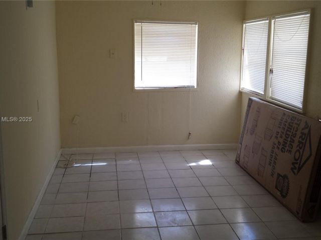 Продажа дома по адресу 27 SW 7th St - фото 5523060