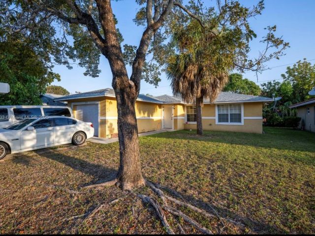 Продажа дома по адресу 2855 NW 7th St - фото 5771443