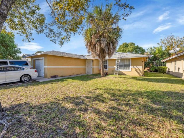 Продажа дома по адресу 2855 NW 7th St - фото 5771448