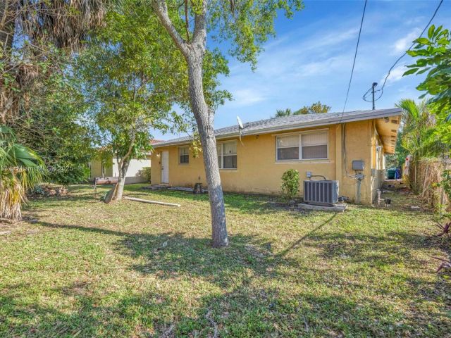 Продажа дома по адресу 2855 NW 7th St - фото 5771449