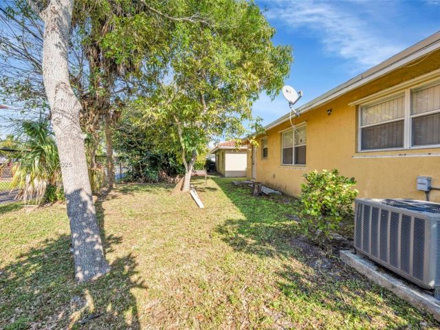 Продажа дома по адресу 2855 NW 7th St - фото 5771450