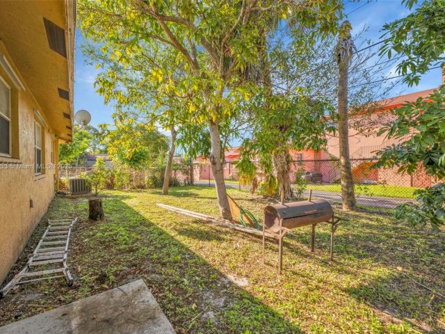 Продажа дома по адресу 2855 NW 7th St - фото 5771451