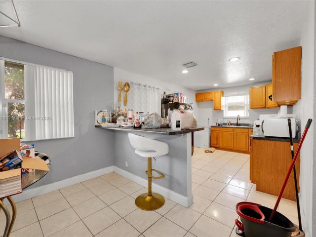 Продажа дома по адресу 2855 NW 7th St - фото 5771460