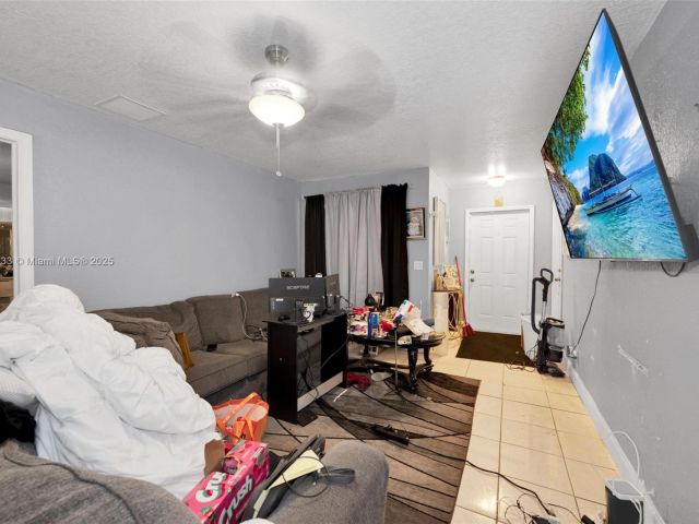 Продажа дома по адресу 2855 NW 7th St - фото 5771462