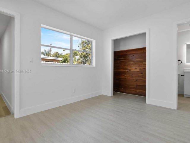 Продажа дома по адресу 1401 NW 45th St - фото 5813324