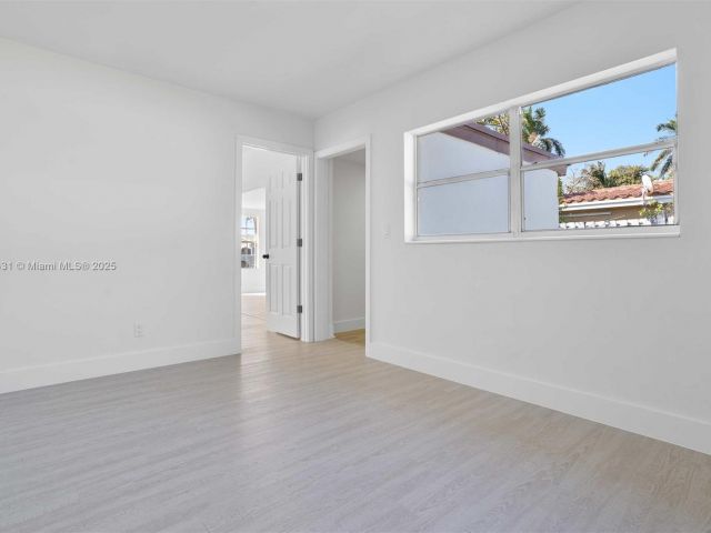 Продажа дома по адресу 1401 NW 45th St - фото 5813325