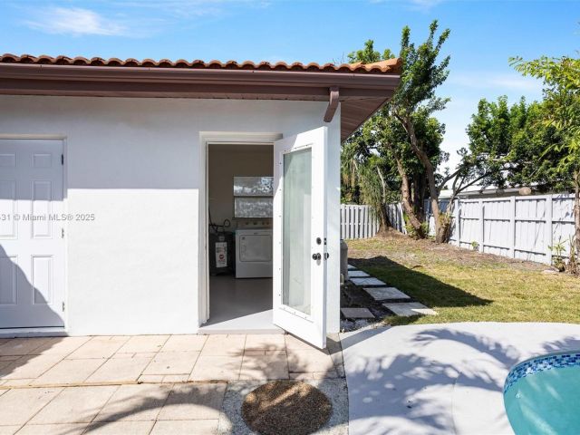 Продажа дома по адресу 1401 NW 45th St - фото 5813336