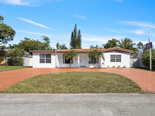 Продажа дома по адресу 1401 NW 45th St - фото 5813342