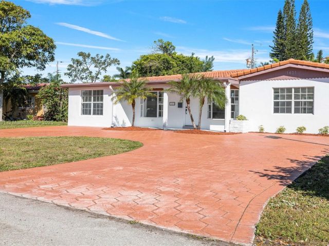 Продажа дома по адресу 1401 NW 45th St - фото 5813343