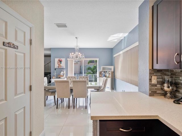 Продажа дома по адресу 7546 NW 18th Dr - фото 5546793