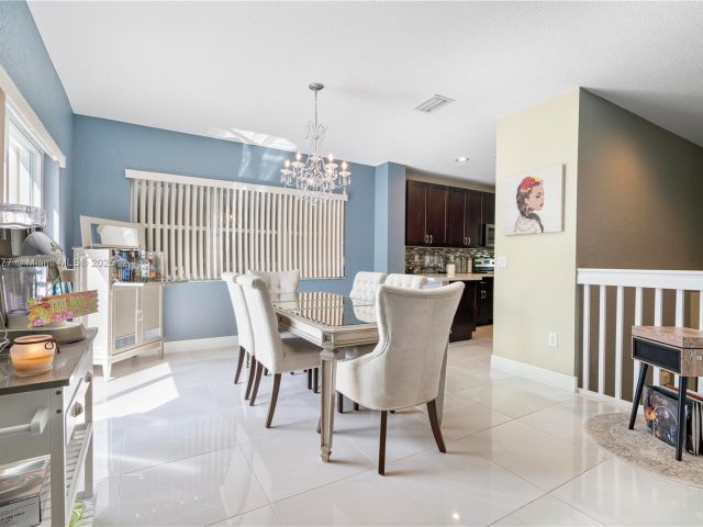 Продажа дома по адресу 7546 NW 18th Dr - фото 5546797