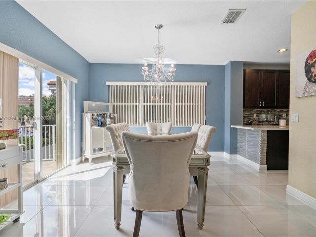 Продажа дома по адресу 7546 NW 18th Dr - фото 5546798