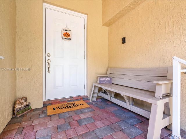 Продажа дома по адресу 7546 NW 18th Dr - фото 5546800