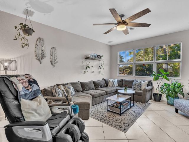 Продажа дома по адресу 1839 N Dixie Hwy 1839 - фото 5813423