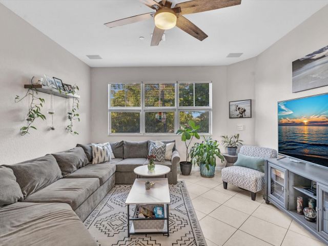 Продажа дома по адресу 1839 N Dixie Hwy 1839 - фото 5813425