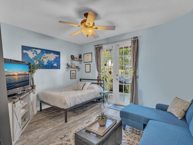 Продажа дома по адресу 1839 N Dixie Hwy 1839 - фото 5813432