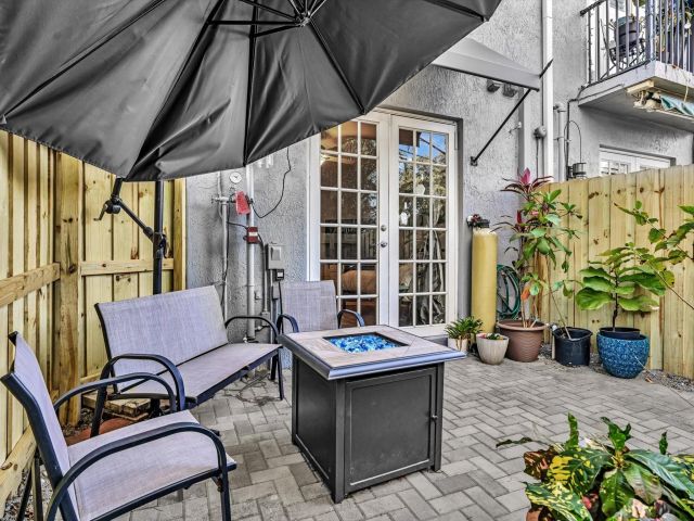 Продажа дома по адресу 1839 N Dixie Hwy 1839 - фото 5813433