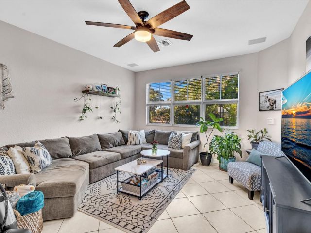 Продажа дома по адресу 1839 N Dixie Hwy 1839 - фото 5813436