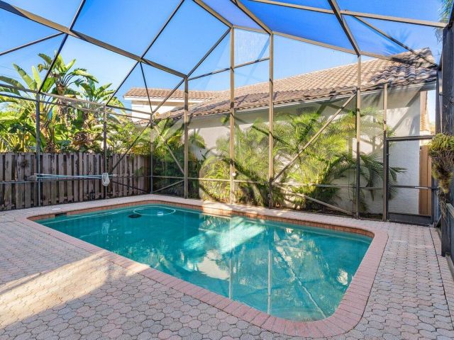 Продажа дома по адресу 6674 NW 25th Avenue - фото 5694339