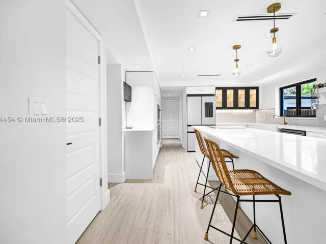 Продажа дома по адресу 3305 NE 15th St - фото 8525501