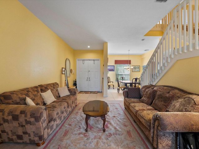 Продажа дома по адресу 5002 Victoria Circle - фото 5750352