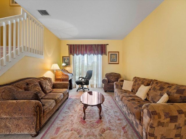 Продажа дома по адресу 5002 Victoria Circle - фото 5750354