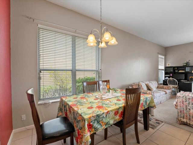 Продажа дома по адресу 5002 Victoria Circle - фото 6116377