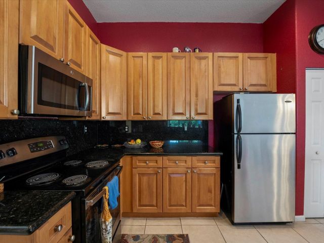 Продажа дома по адресу 5002 Victoria Circle - фото 6116378