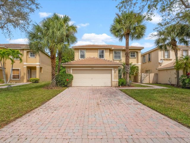 Продажа дома по адресу 5002 Victoria Circle - фото 6116383