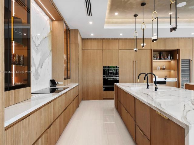 Продажа дома по адресу 501 Middle River Dr - фото 5697956