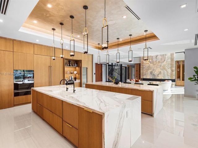 Продажа дома по адресу 501 Middle River Dr - фото 5697957